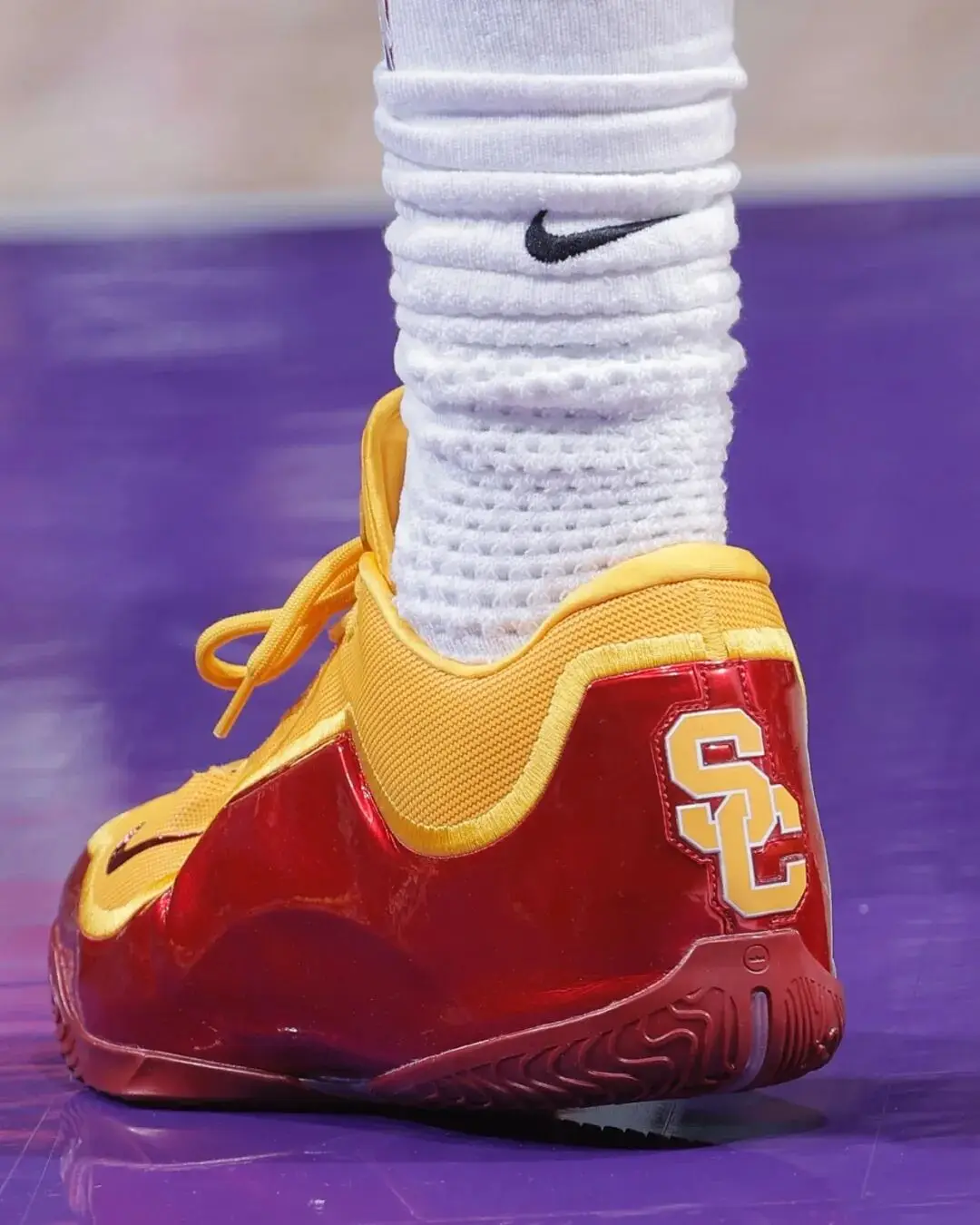 詹姆斯上腳各種大學PE LeBron 23！沒上過大學，但大學配色的鞋不少！