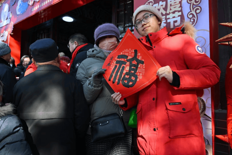 密雲十位書法家冶仙塔下揮毫送“福”