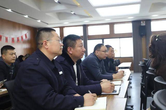 鄭州交警深入公交公司開展教育培訓活動