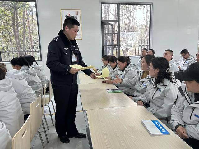 鄭州交警深入公交公司開展教育培訓活動