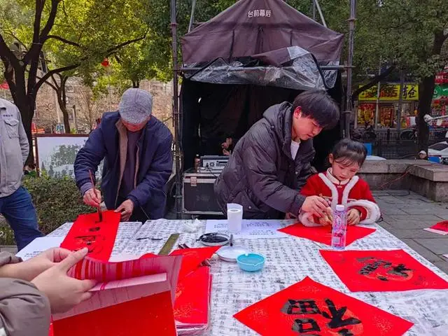 雲巖區圖書館舉辦“書香大拜年”春節活動