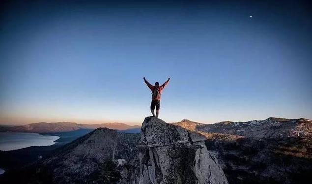 原創2019年，49歲宿管阿姨陪兒子考研，兒子上岸復旦，自己考進了211