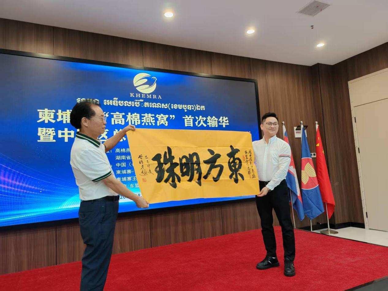 紮根人民 書法“五進”——曾昭才先生的藝術堅守與人民情懷