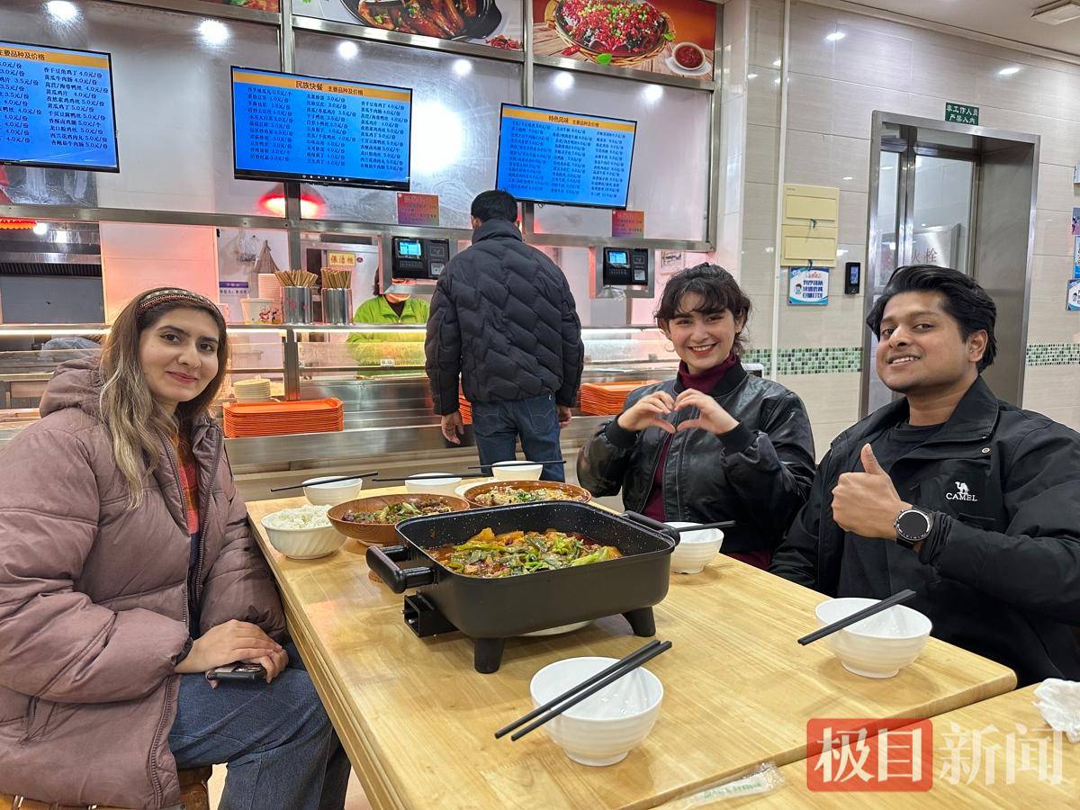 把中國味帶回家鄉！留學生廚房裡做“硬菜”，妹妹已“遠端預訂”口水雞