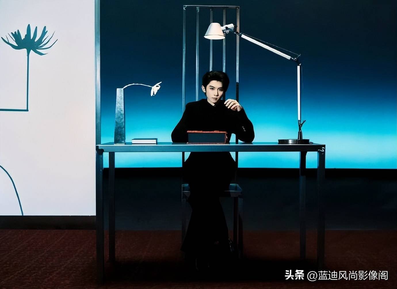 原創馬嘉祺大片：以暗黑極簡時裝，復刻自白派詩歌向內剖白的精神宇宙