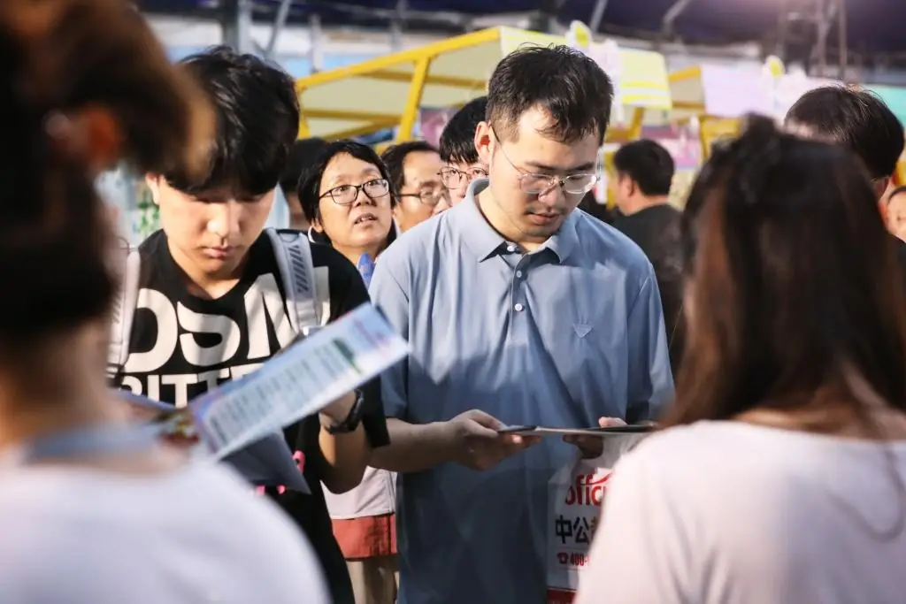 啤酒節遇上招聘會：3500餘個崗位“搬進”金沙灘啤酒城
