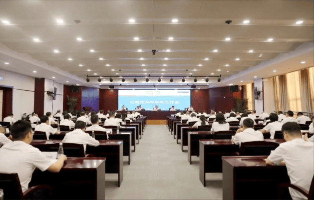 葛洲壩水泥公司召開2026年半年工作會
