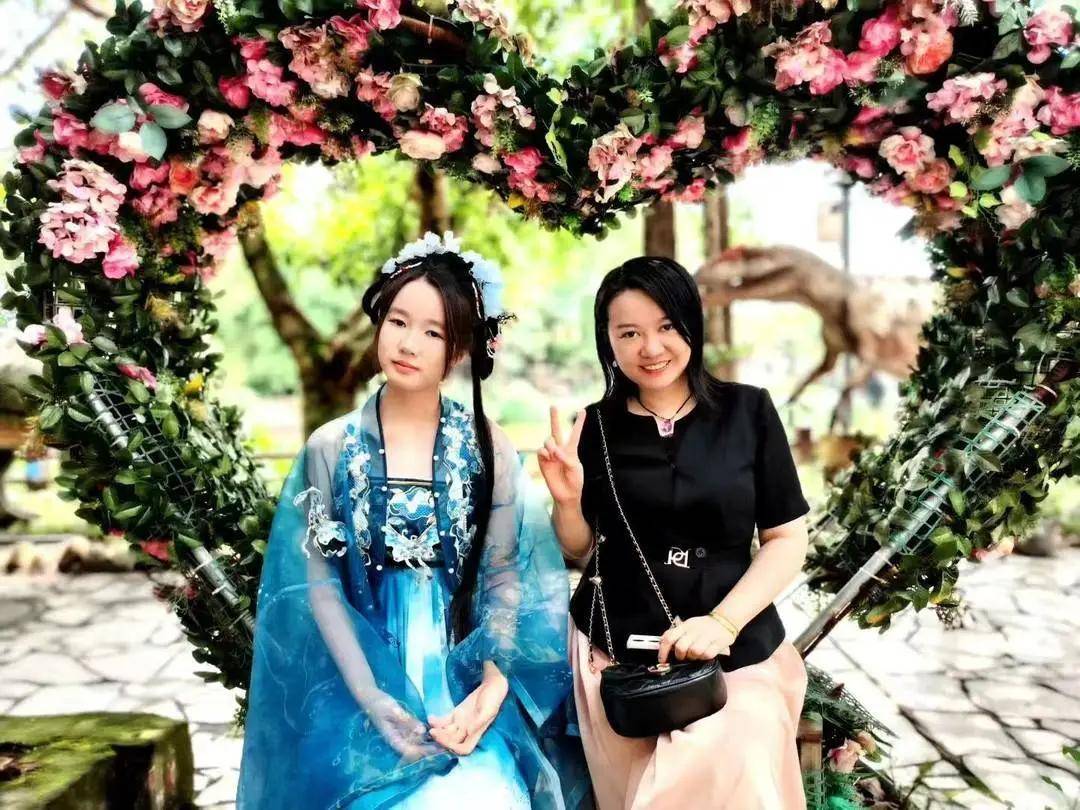 為鼓勵初中生女兒，成都41歲媽媽以初試第一的成績考上985研究生