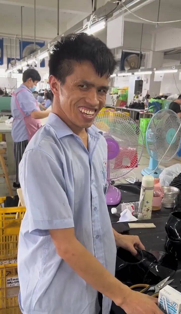 31歲網紅“老表”遺體被找到，因獨特笑容引發關注，22萬粉絲賬號宣佈永久停更；親屬：他身患殘疾打工寄錢回家，建的毛坯房還沒裝修