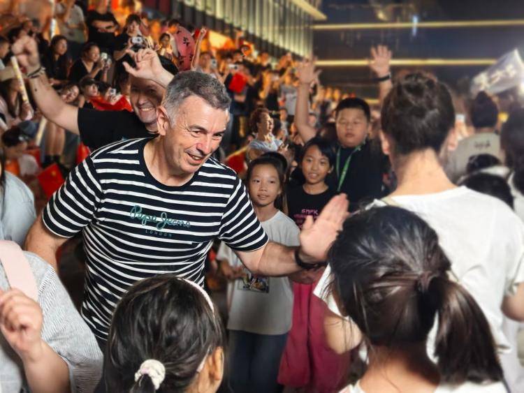 China Cool盛夏出圈｜做陶俑、品美食、見生活，老外在煙火氣中感受中國“Cool”