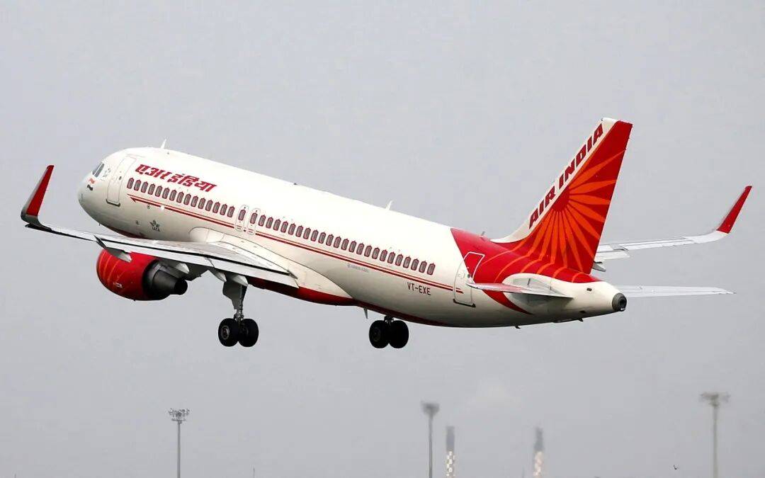 印度客機飛行途中驟降90米，24人受傷，機長藥檢顯示大麻陽性，被曝飛行途中多次“坐在地板上，試圖吸食大麻”