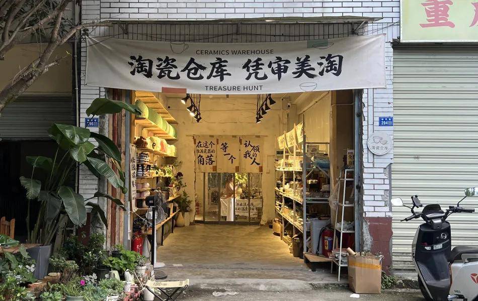 “倉庫有40°C，貨架都賣空了”，成都一陶瓷倉庫走紅，老闆緊急加裝3個空調
