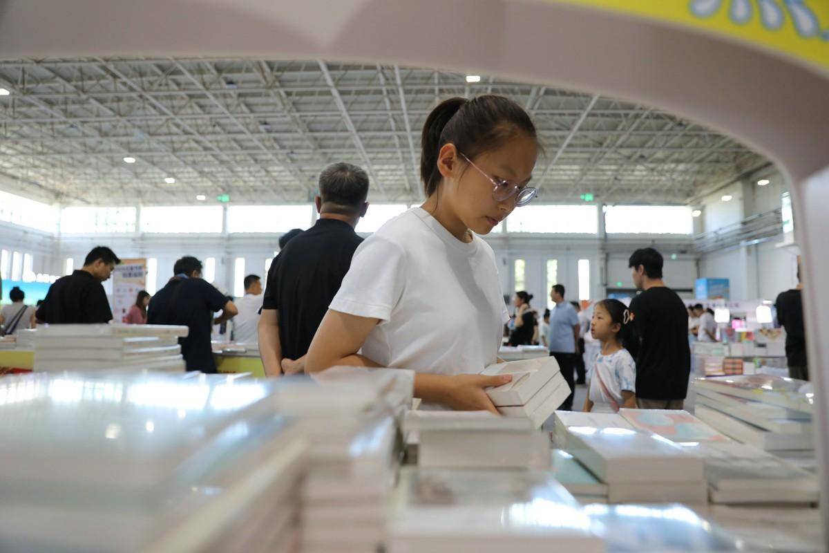 組圖｜10萬餘種精品圖書亮相2026北疆書展