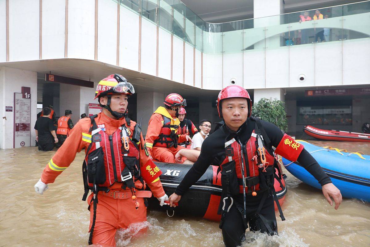原創洪水突襲醫院與駕校，河南周口堤壩潰口導致醫院駕校被淹
