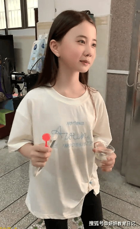 原創“她長了20歲的身體！”小學女生特殊氣質，網友：教不好會很可怕