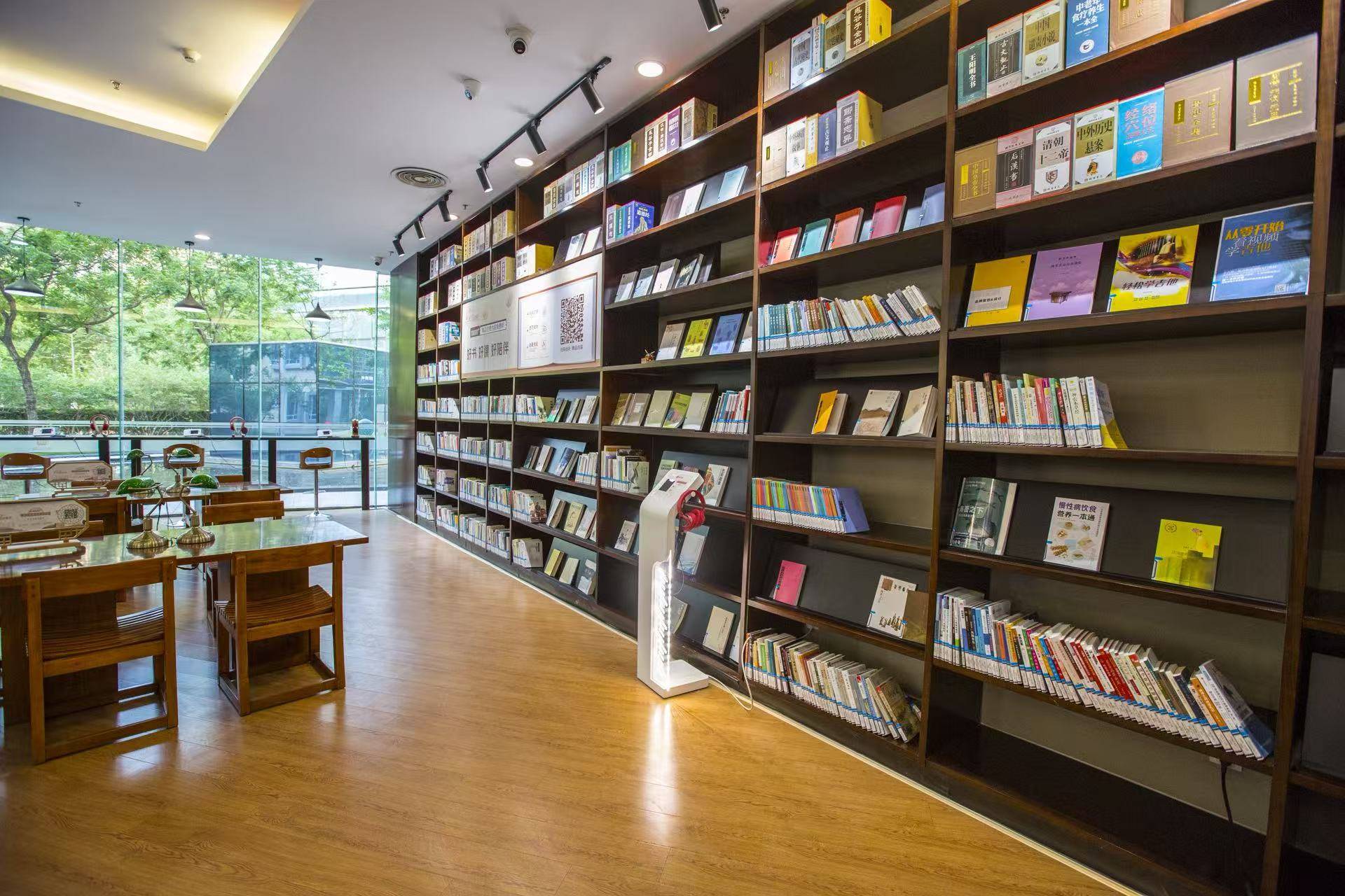 不打烊的文化港灣：竇店這家24小時圖書館憑什麼“越夜越美”