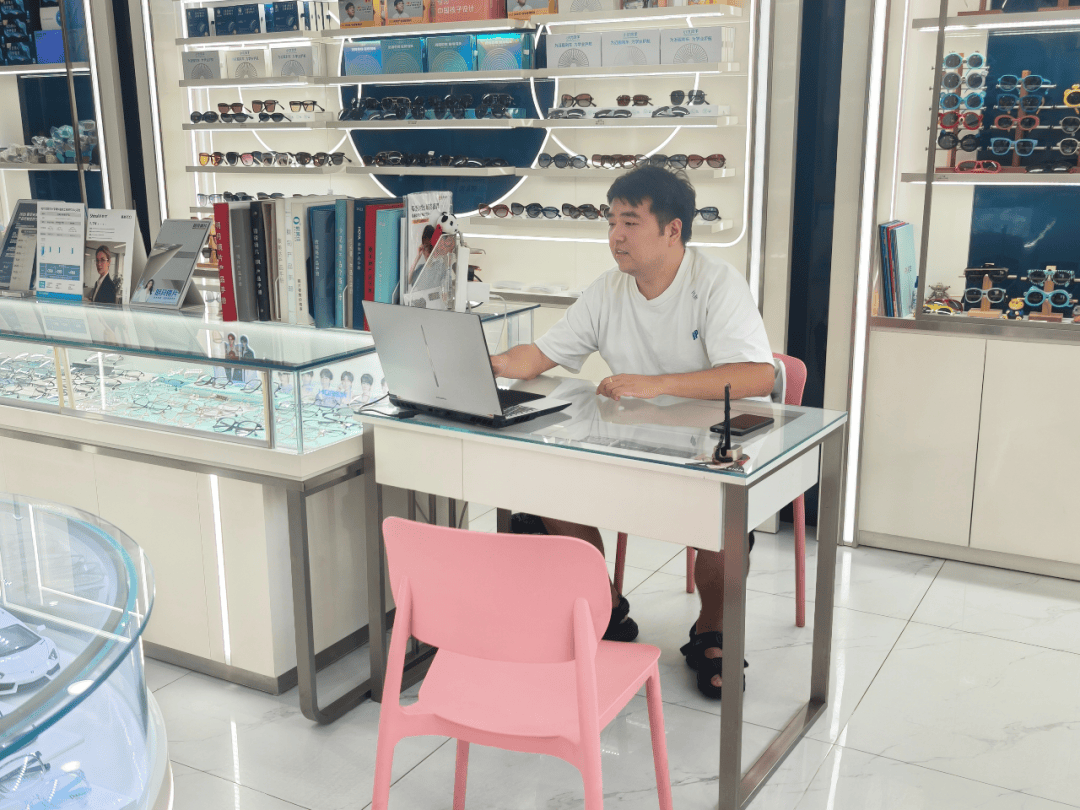 為什麼一個眼鏡店老闆創作的“天庭”，卻能滿足大眾對於“天宮的想象”？