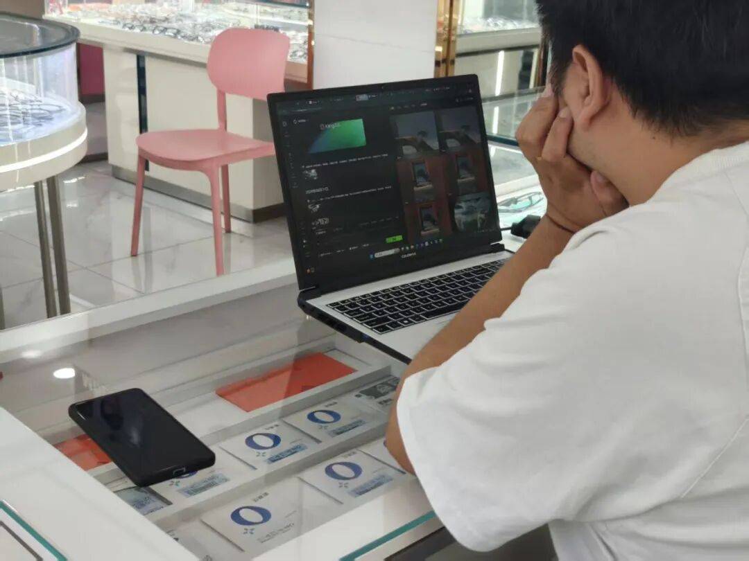 為什麼一個眼鏡店老闆創作的“天庭”，卻能滿足大眾對於“天宮的想象”？