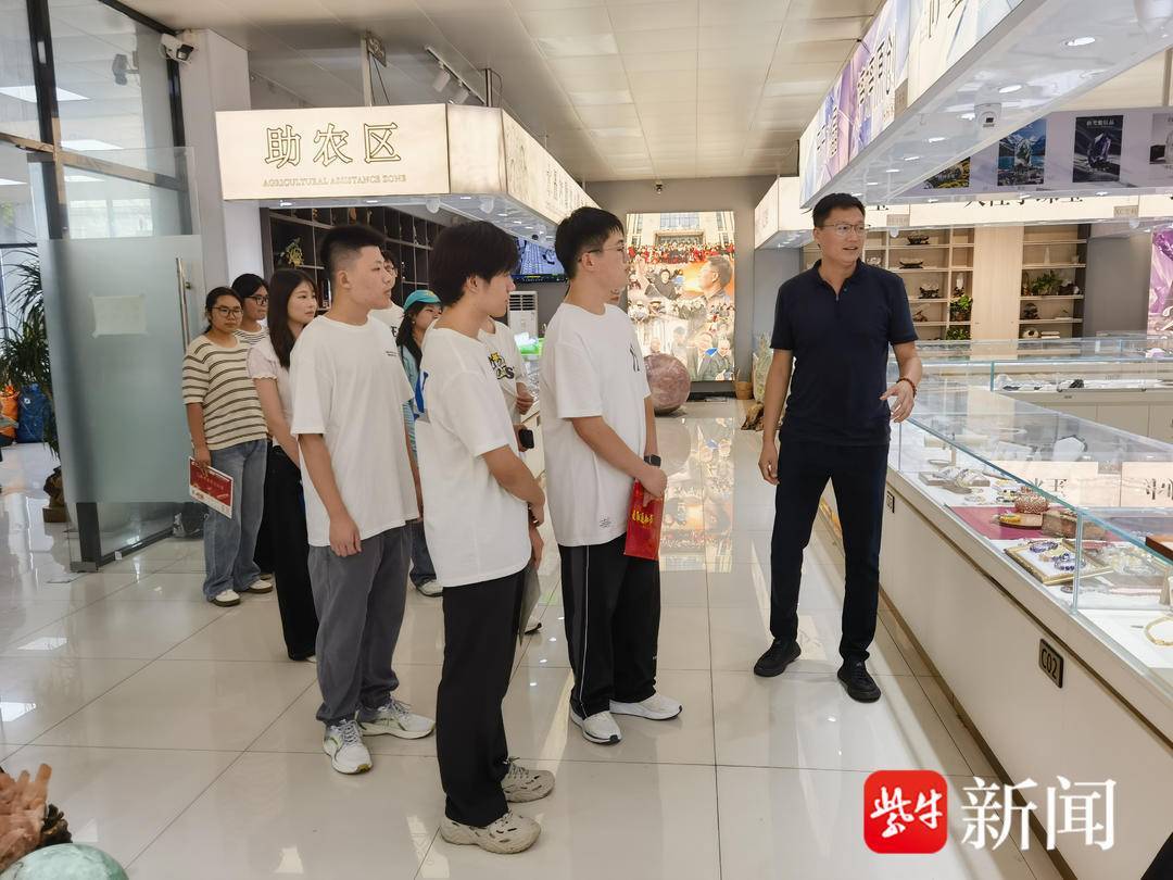 金秋助學暖人心 築夢青春啟新程——東海縣曲陽鎮興西村舉辦大學新生歡送活動