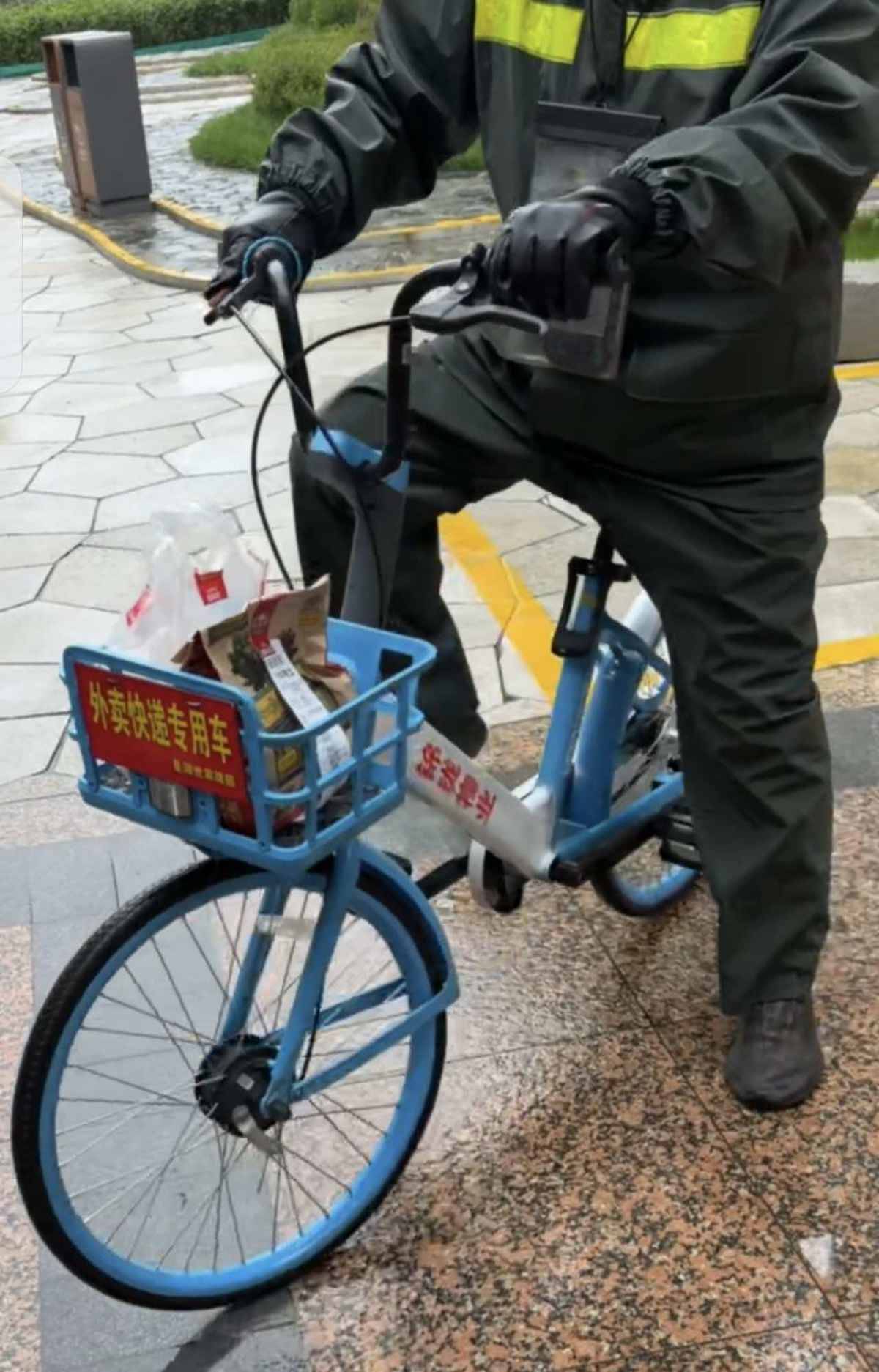 山西大同一小區設有“外賣快遞專用”腳踏車，業主點贊：物業格局開啟了
