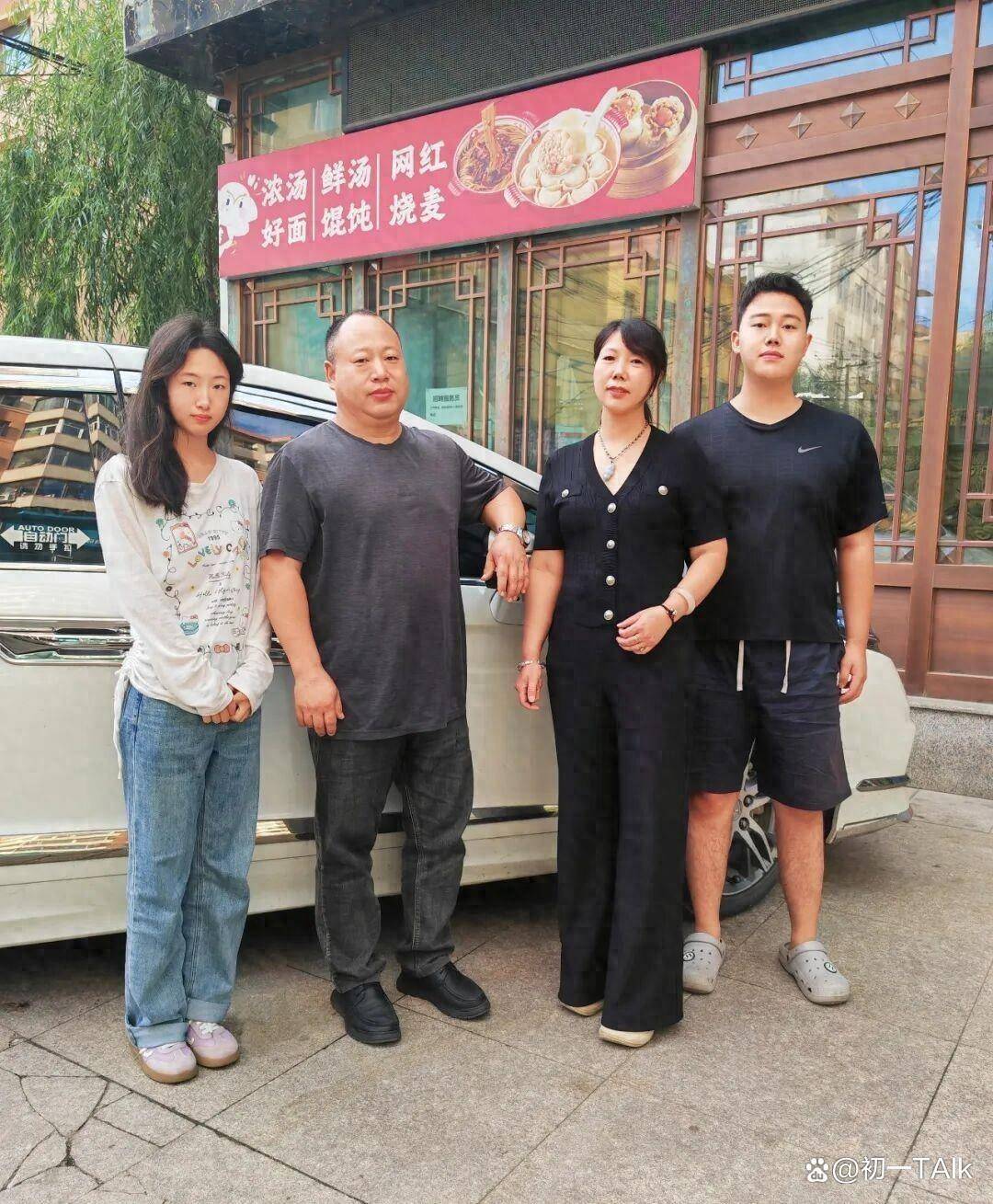 原創河南父親自駕上萬公里送雙胞胎上大學！