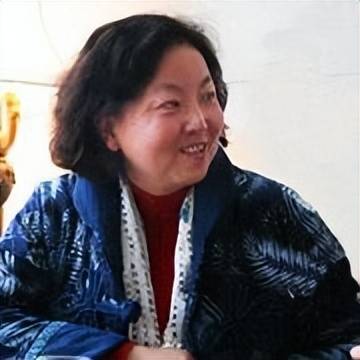 原創知名作家詆譭祖國，想移民美國卻被遣返，如今付出了應有的代價