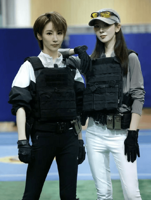 原創謝楠陳瑤又美又颯被贊警界雙花！網友：導演快遞警匪劇本