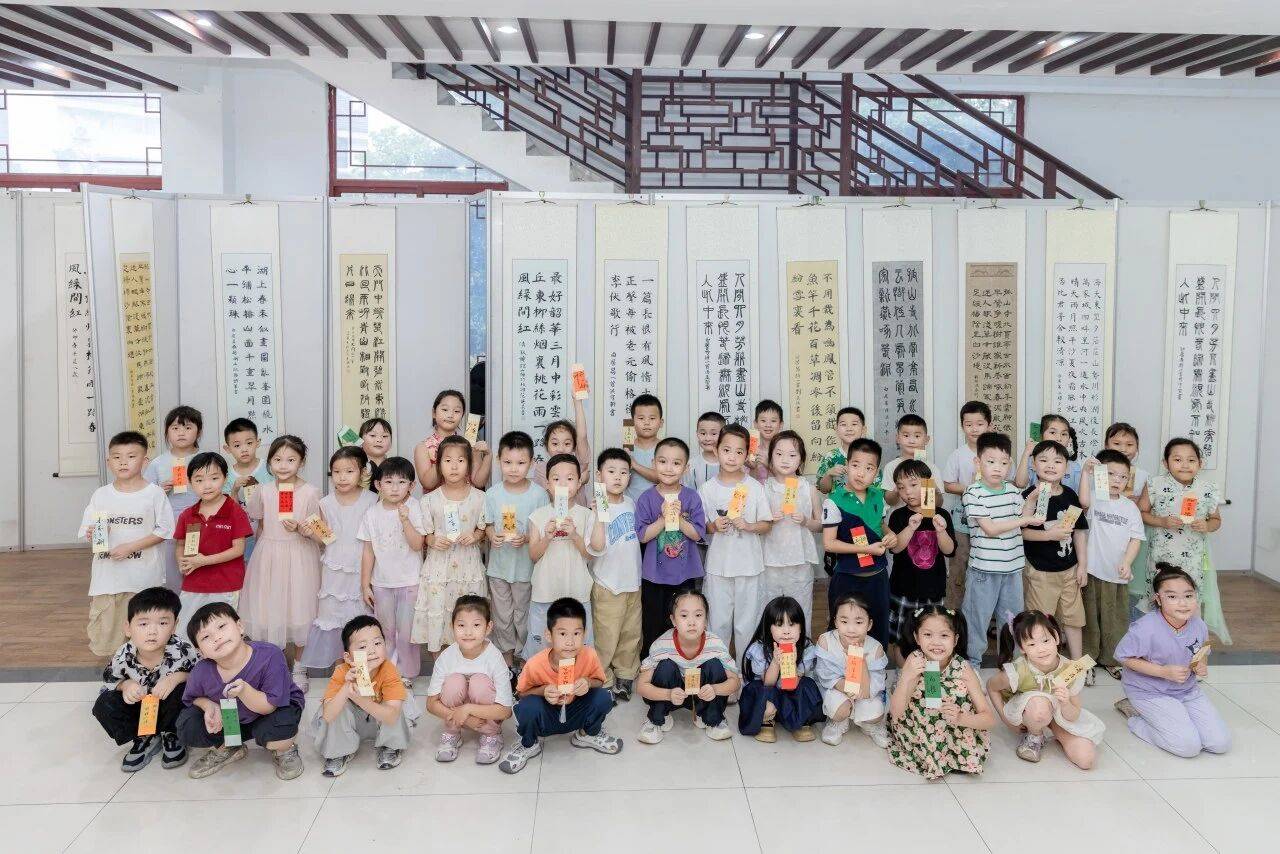 蘇州市山塘中心小學校舉行2026級一年級萌新寫寄語暨新生入學禮活動