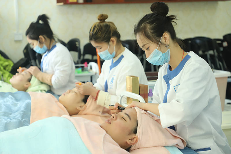 想做美容顧問推薦去哪裡學美容，岳陽手把手教學的美容培訓課程怎麼樣