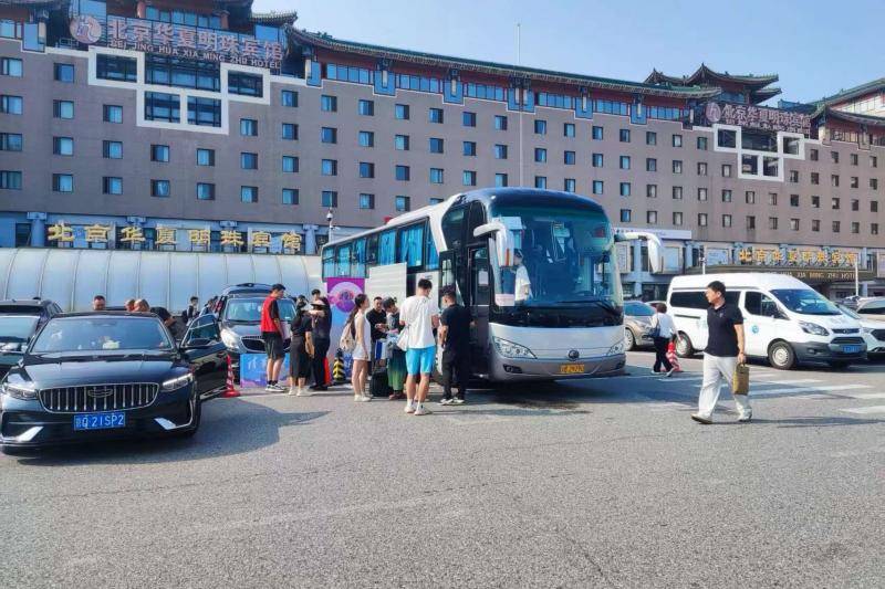 北京西站、南站開行大學生免費接駁大巴，直達“海淀大學城”