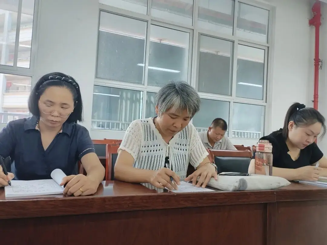 南陽市第六完全學校高階中學暑期全員系列專題培訓圓滿結束