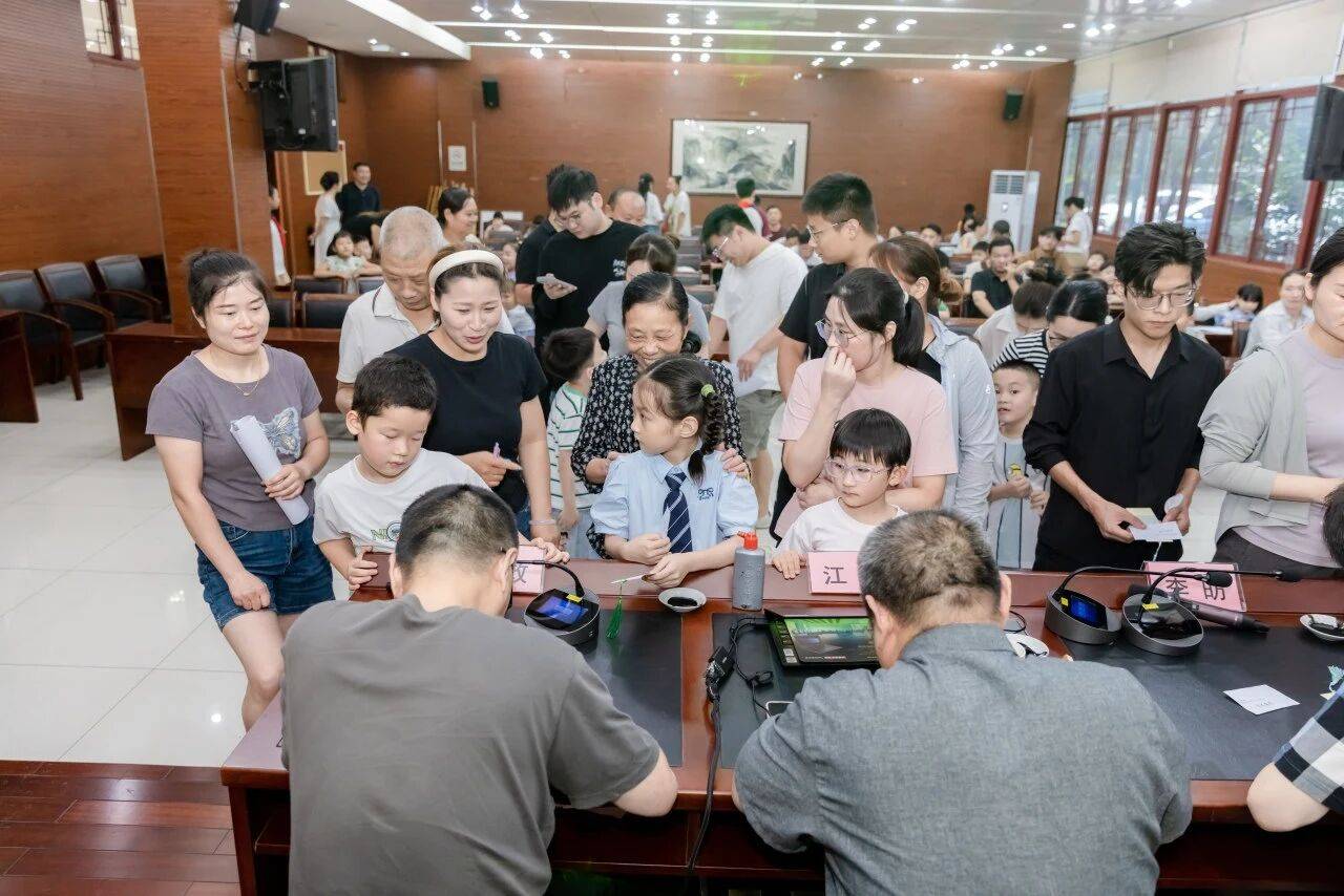 蘇州市山塘中心小學校舉行2026級一年級萌新寫寄語暨新生入學禮活動