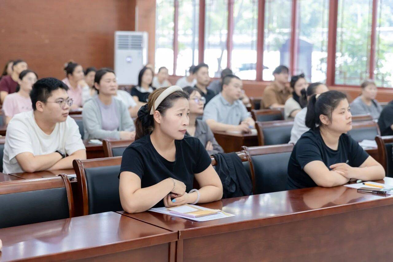 蘇州市山塘中心小學校舉行2026級一年級萌新寫寄語暨新生入學禮活動