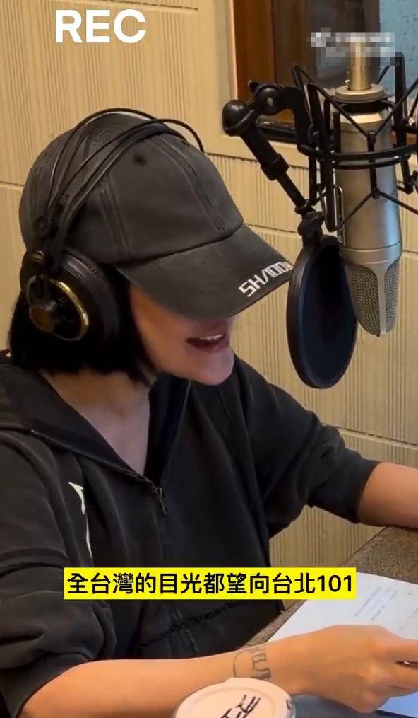 原創大S離世後第一個跨年，小S帶媽媽看煙花，S媽眼含熱淚惹人心疼