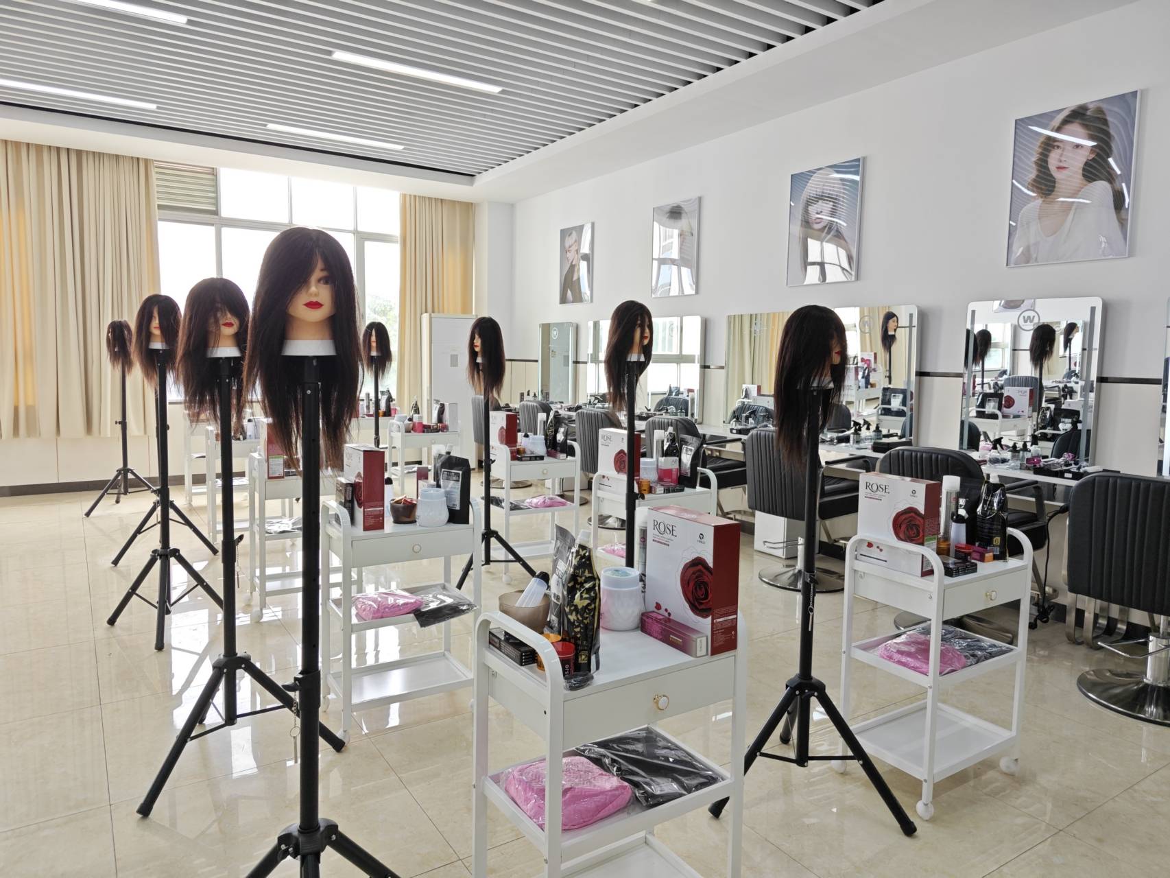 學化妝與古代化妝培訓：行業解析與廣州萬通美業學校推薦