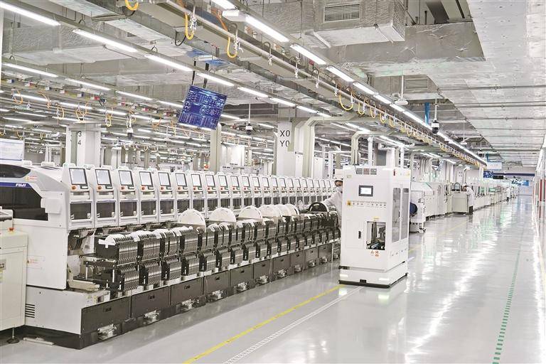 手機產速開掛 機械臂揮舞 產能值拉滿