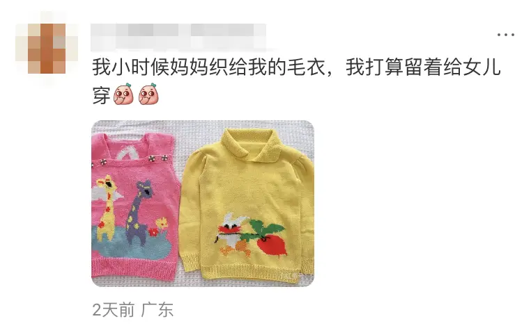 “女兒穿上我兒時的衣服，這是姥姥收藏了三十年的愛呀……”