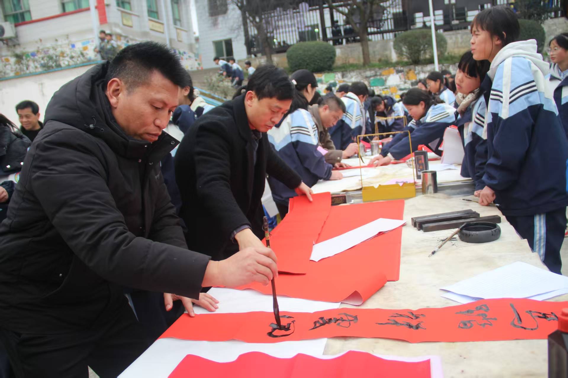 納雍縣百興中學舉辦書法創作活動