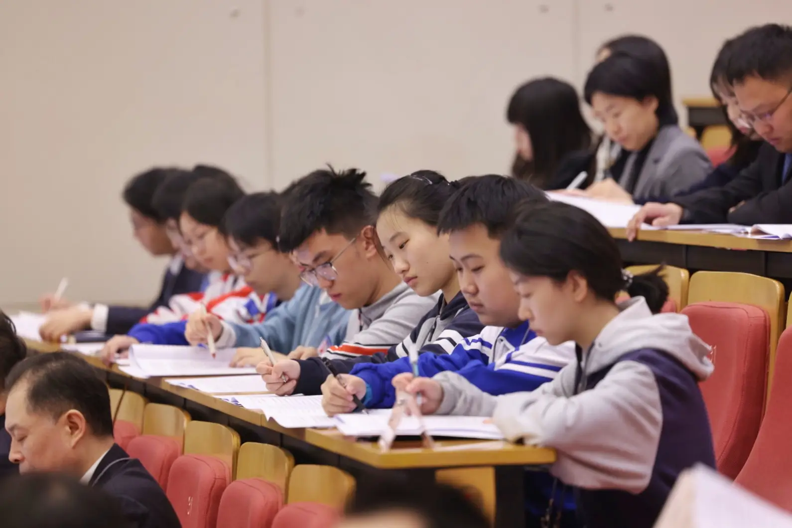 師生現場觀摩，北京首次把大中小學思政課一體化備課“搬”到政協