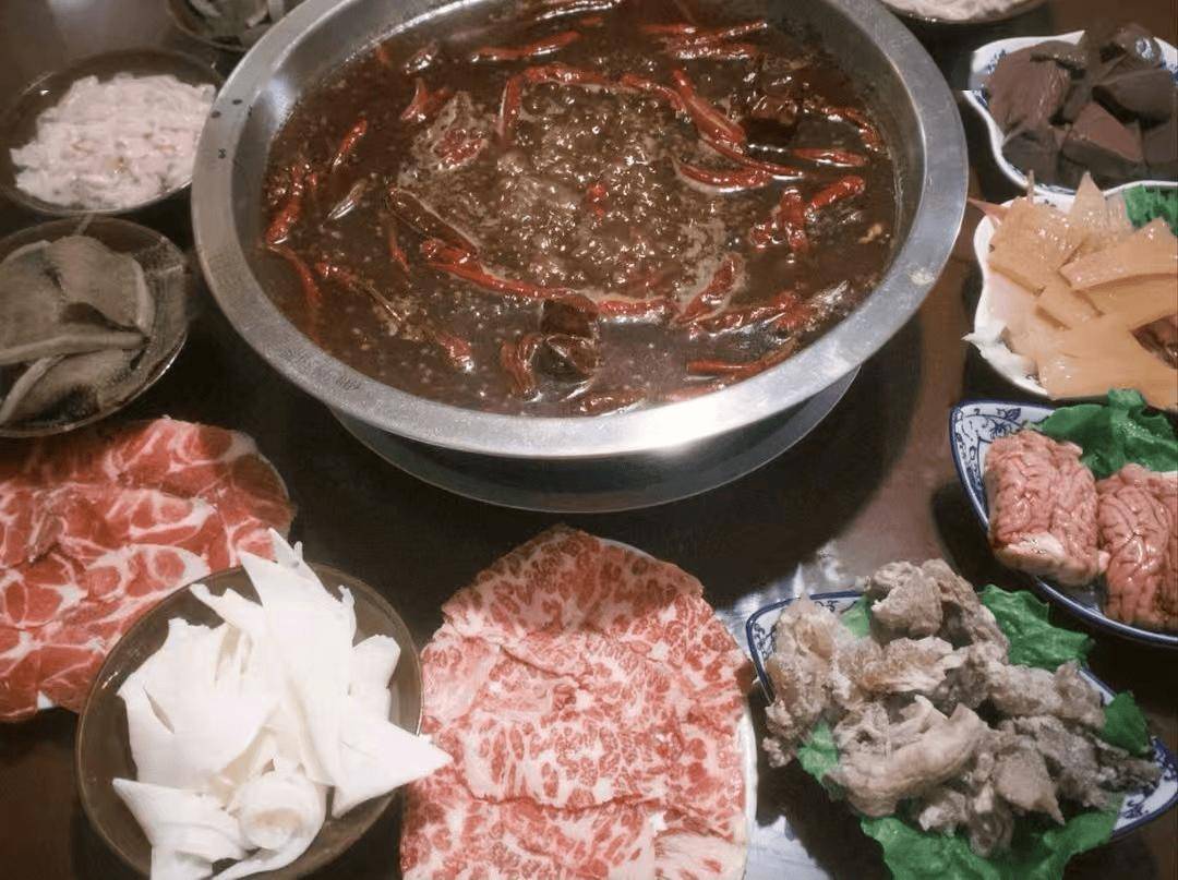 嘮叨鴨、米線、牛肉麵……跟著熱劇，一起走進昆鋼的美食~