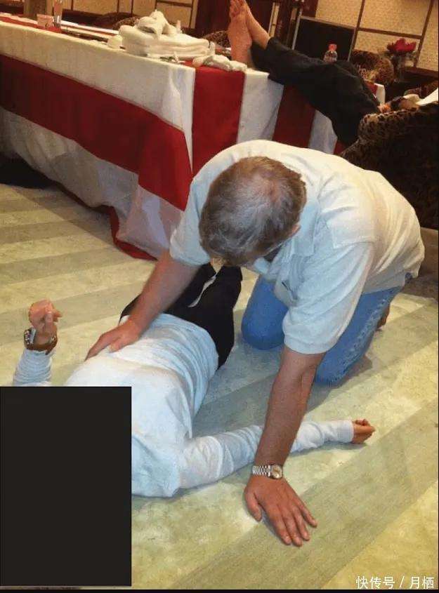 原創愛潑斯坦在廚房追逐女孩，安德魯跪伏在女性身上，馬斯克問最瘋狂的派對