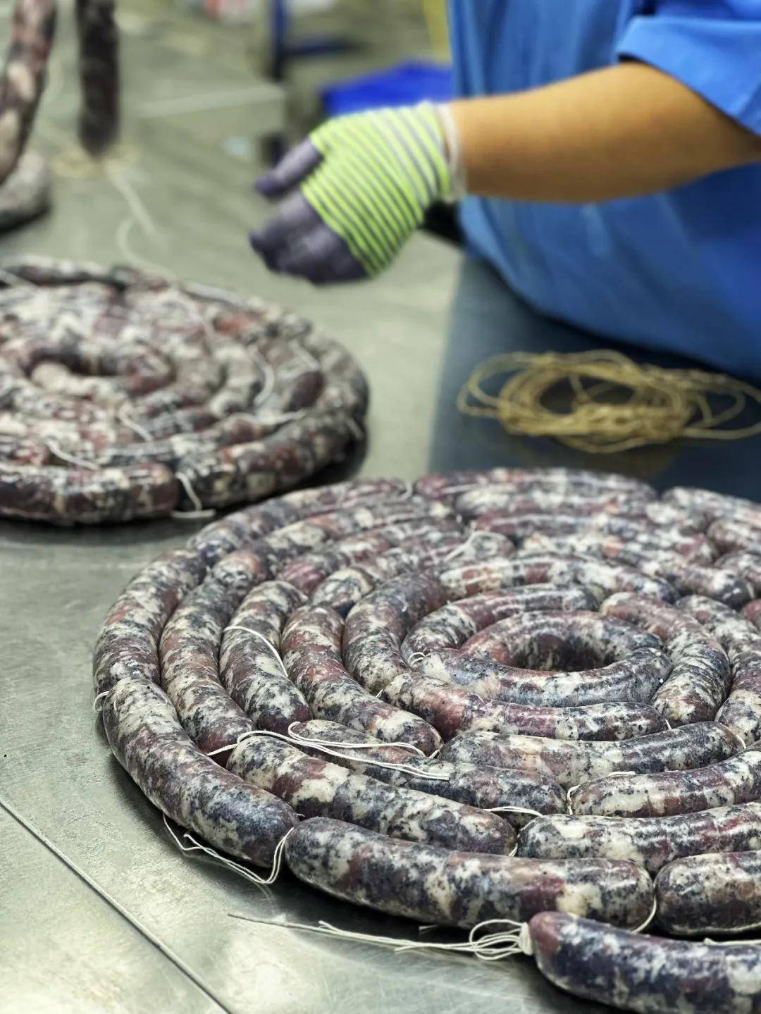 快放假了，美食公司都買些什麼好吃年貨回家？