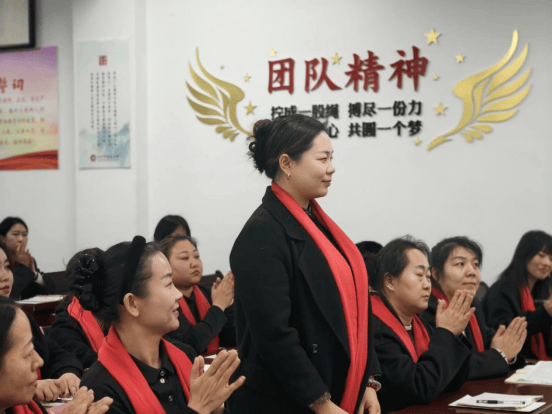 錨定目標勇奮進 同心耕耘綻芳華——忻州市康樂小學舉行2025—2026學年第一學期期末教育教學工作總結大會