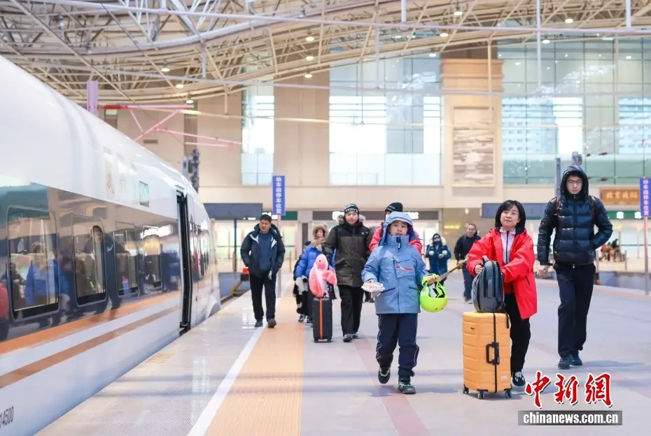 （新春見聞）京張高鐵成為冰雪旅遊“黃金通道”