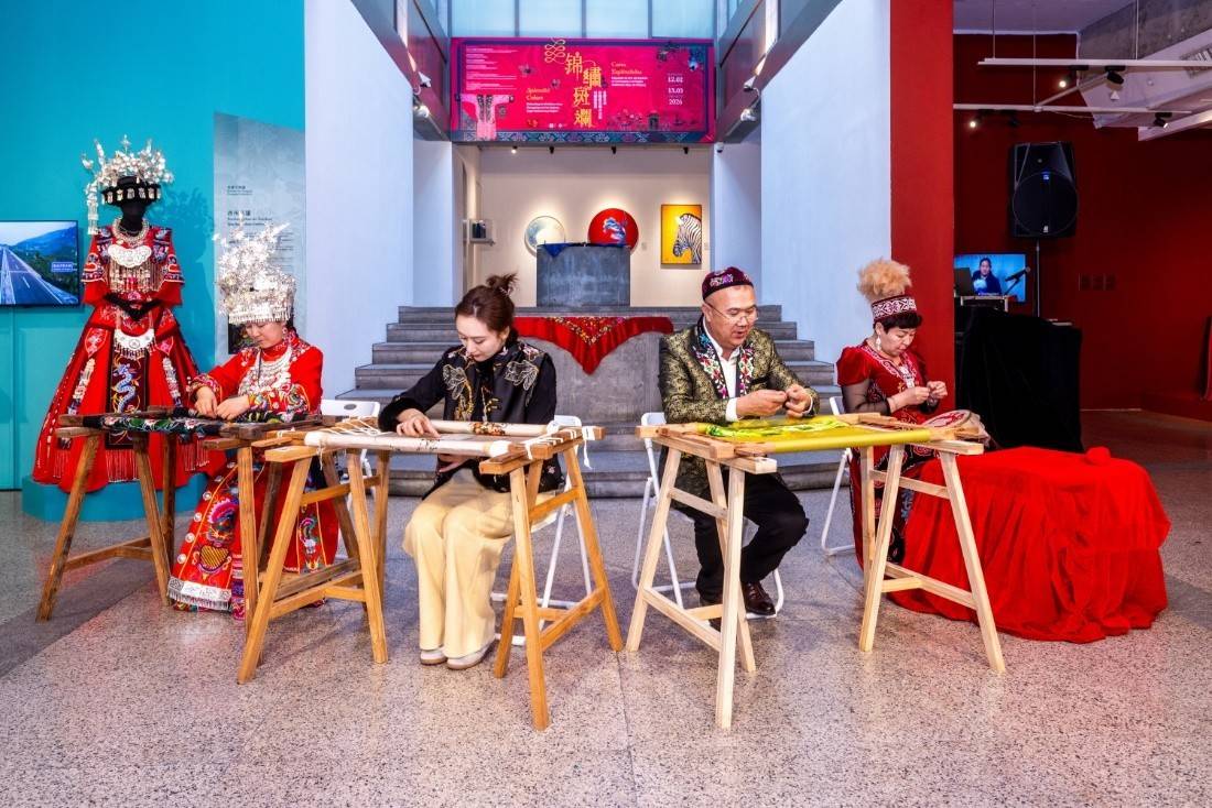 “錦繡斑斕——重慶市和新疆維吾爾自治區刺繡藝術展”在澳門開幕