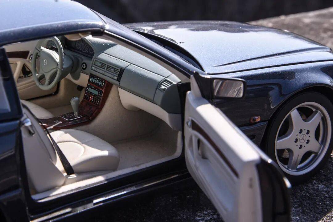 祝各位輪語人，新年越來越帥，荷包越來越厚，收藏越來越有品味！