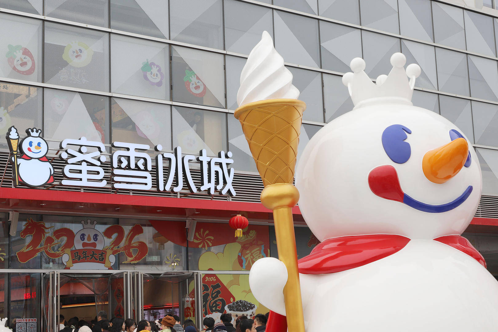 蜜雪冰城要建“雪王室內樂園”，此前月薪最高2.4萬招聘樂園相關崗位