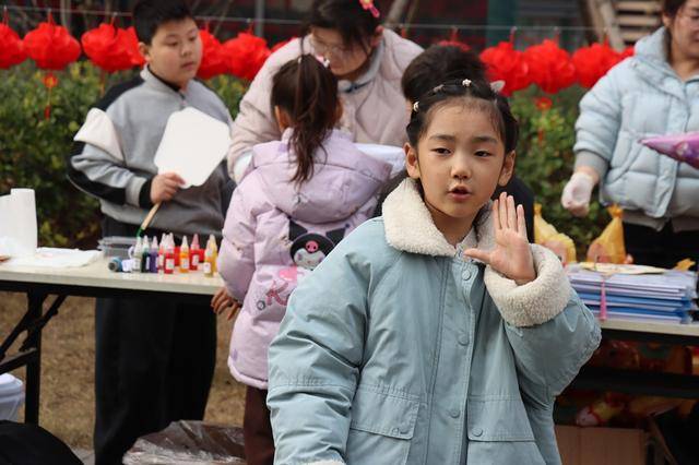 鄭州這所小學將開學前的收心會開在了社羣裡……