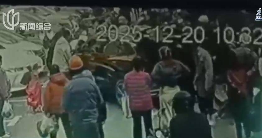 上海母女在小區祭掃時被撞！快遞小哥為救人腰椎骨折，手術費犯難！別讓好人寒心...