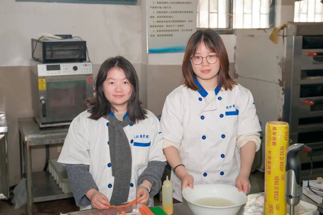 4個饅頭賣了3萬元！武漢大學生研發“養生饅頭”引關注